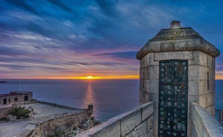 Charming Apartment In Alicante Near The Sea & City Center ภายนอก รูปภาพ