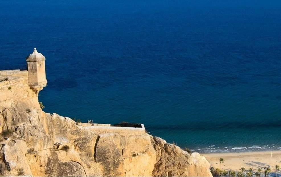 Charming Apartment In Alicante Near The Sea & City Center ภายนอก รูปภาพ